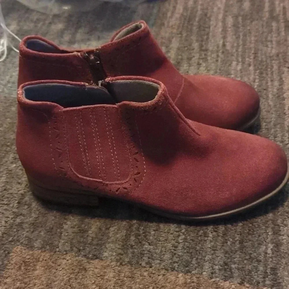 Earth origins leather perforated ankle boots size 7 M - Picture 2 of 4